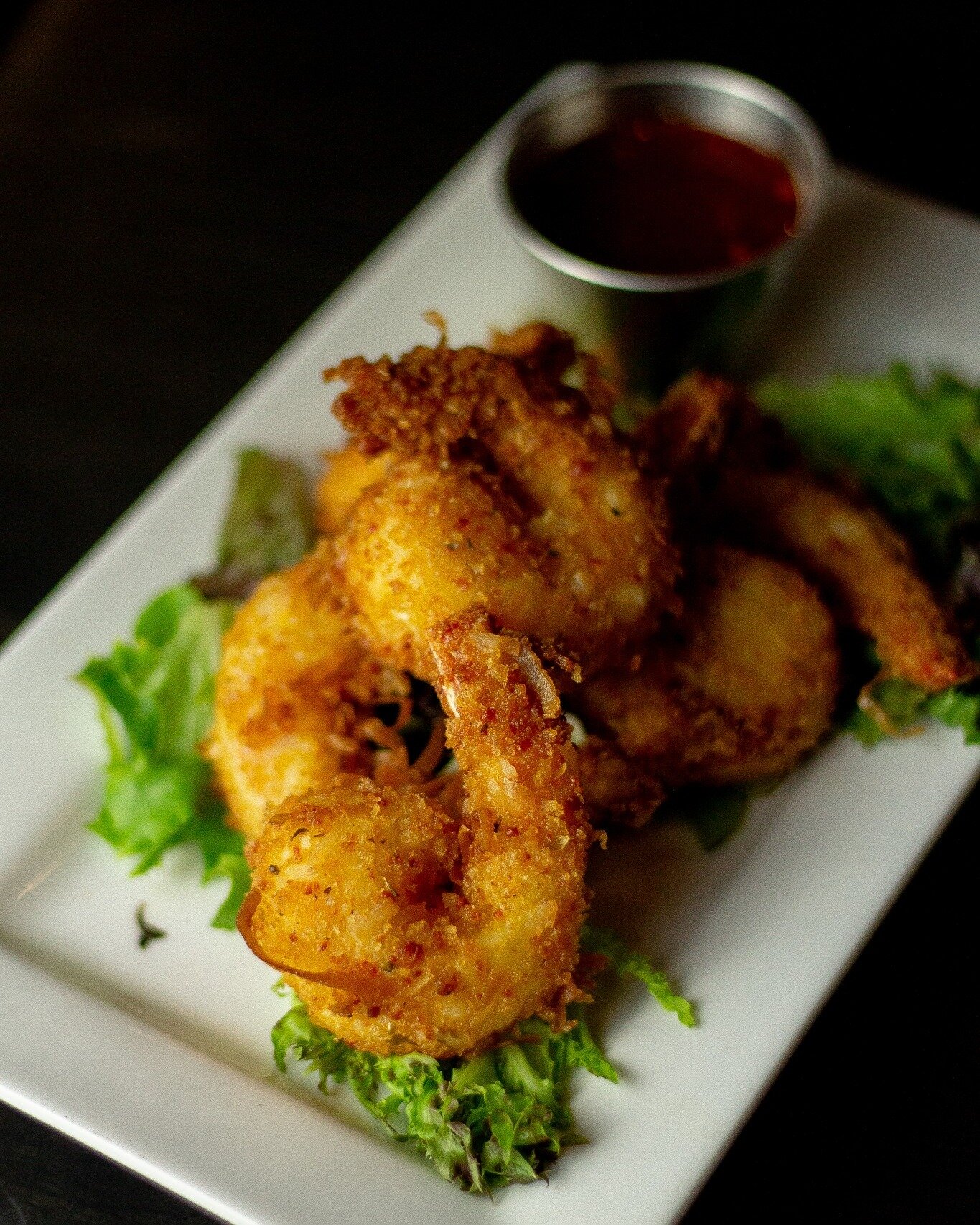 This coconut shrimp knows the way to our hearts. 🍤